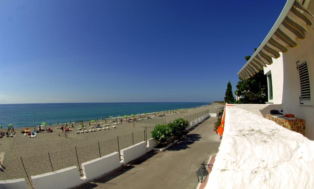 Hotel Villaggio Club Altalia Brancaleone Exteriör bild