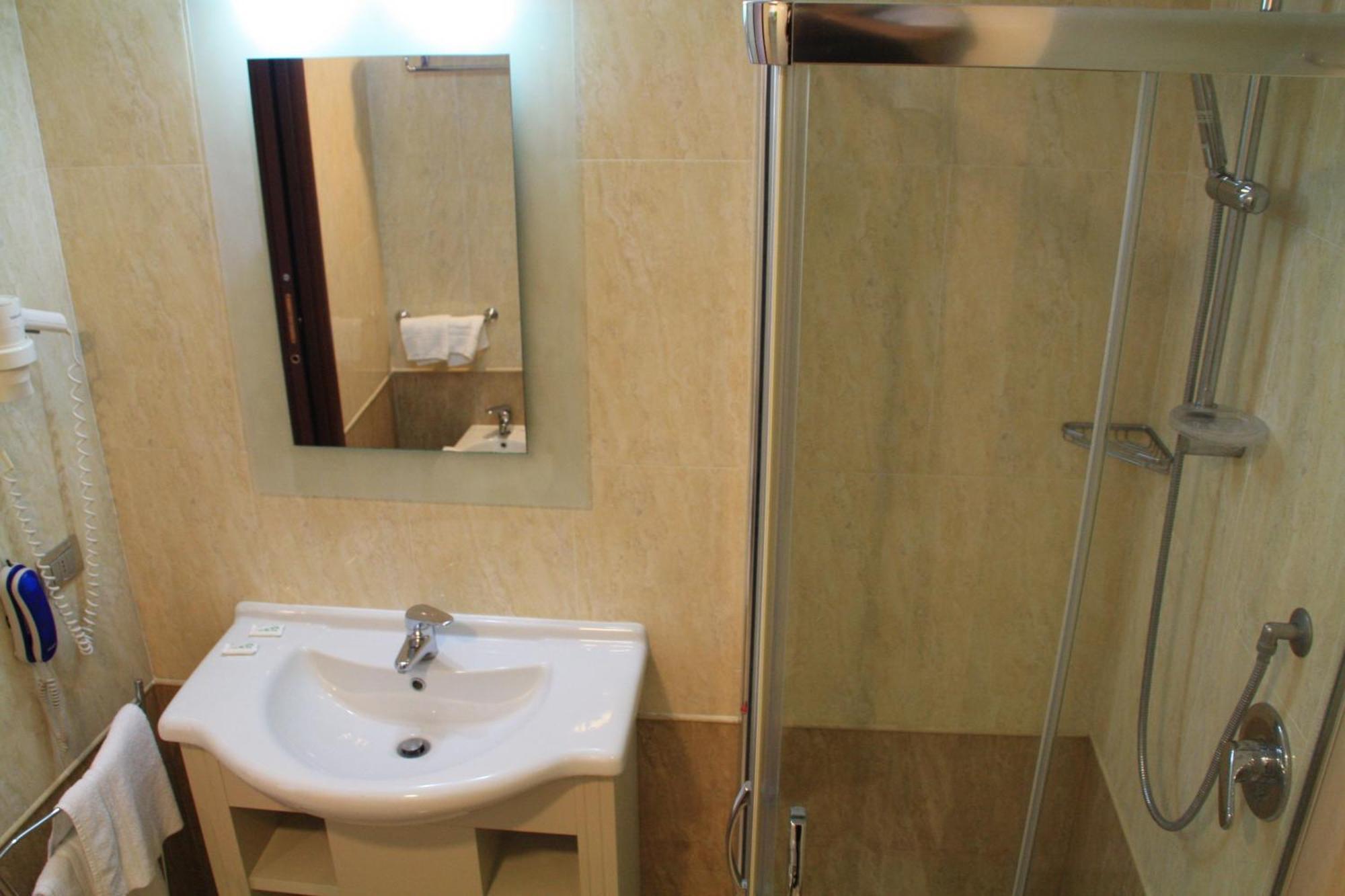 Hotel Villaggio Club Altalia Brancaleone Exteriör bild