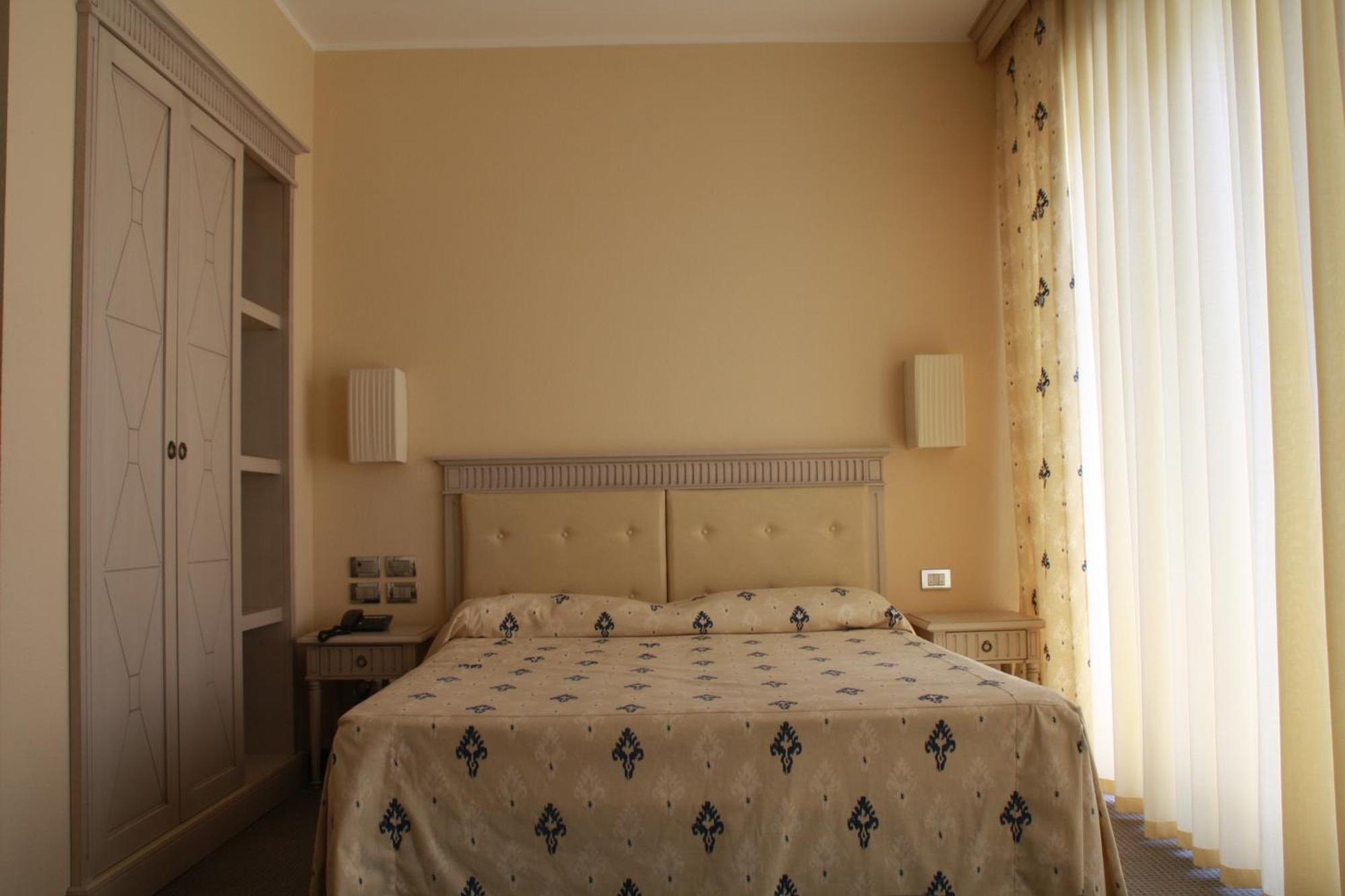 Hotel Villaggio Club Altalia Brancaleone Exteriör bild