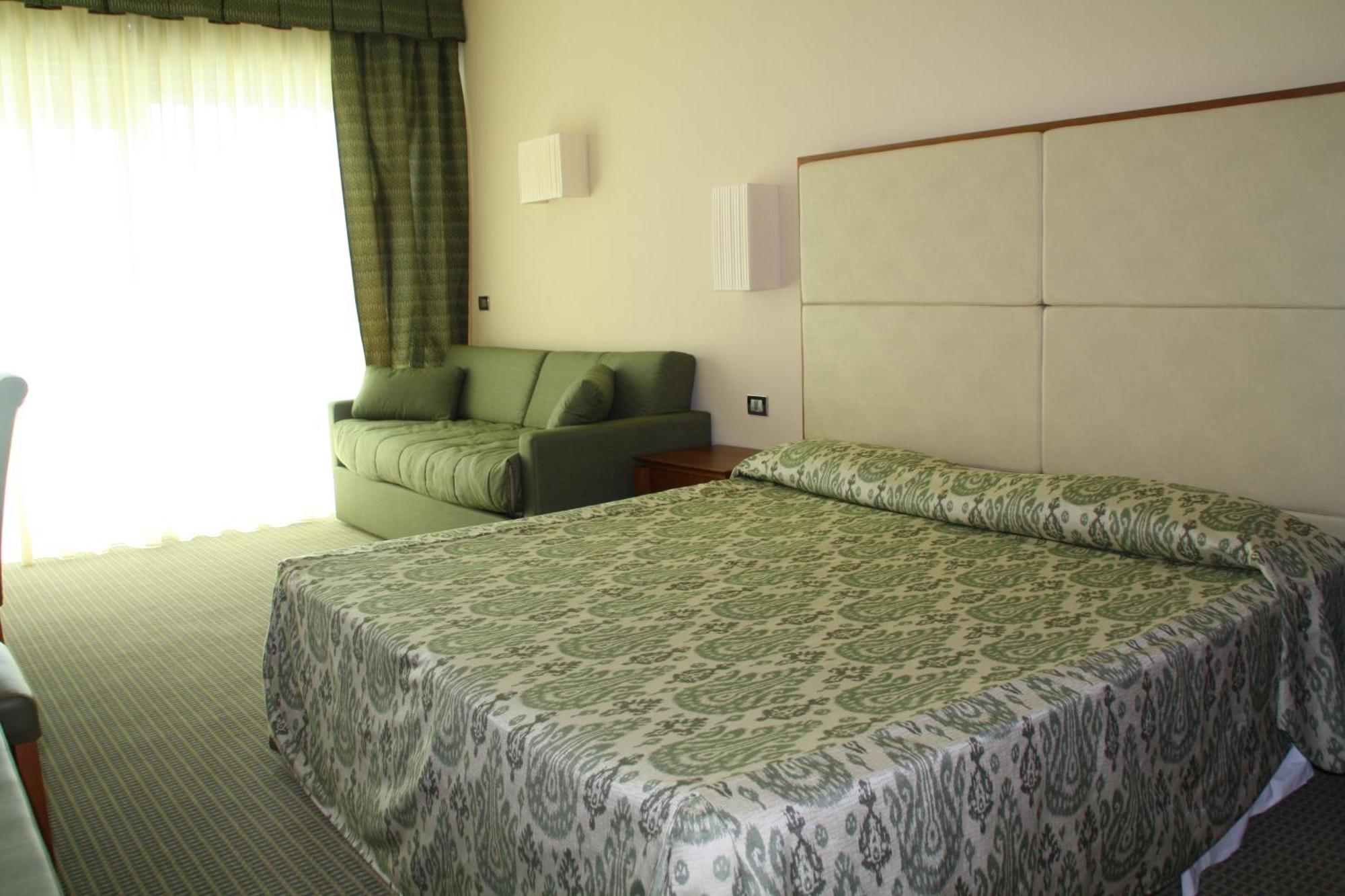 Hotel Villaggio Club Altalia Brancaleone Exteriör bild