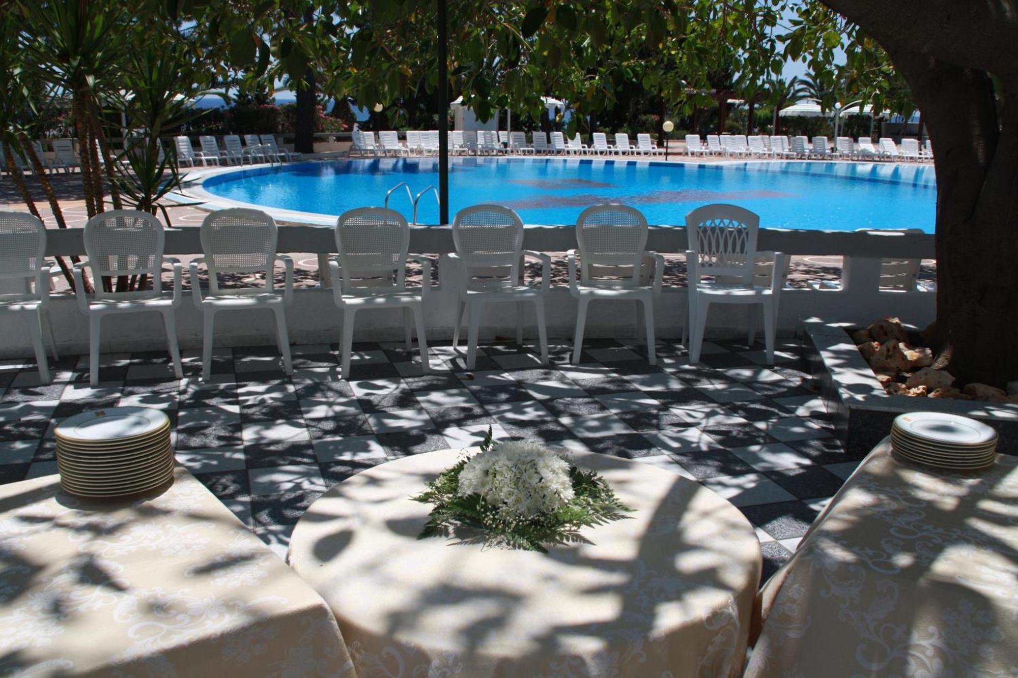 Hotel Villaggio Club Altalia Brancaleone Exteriör bild