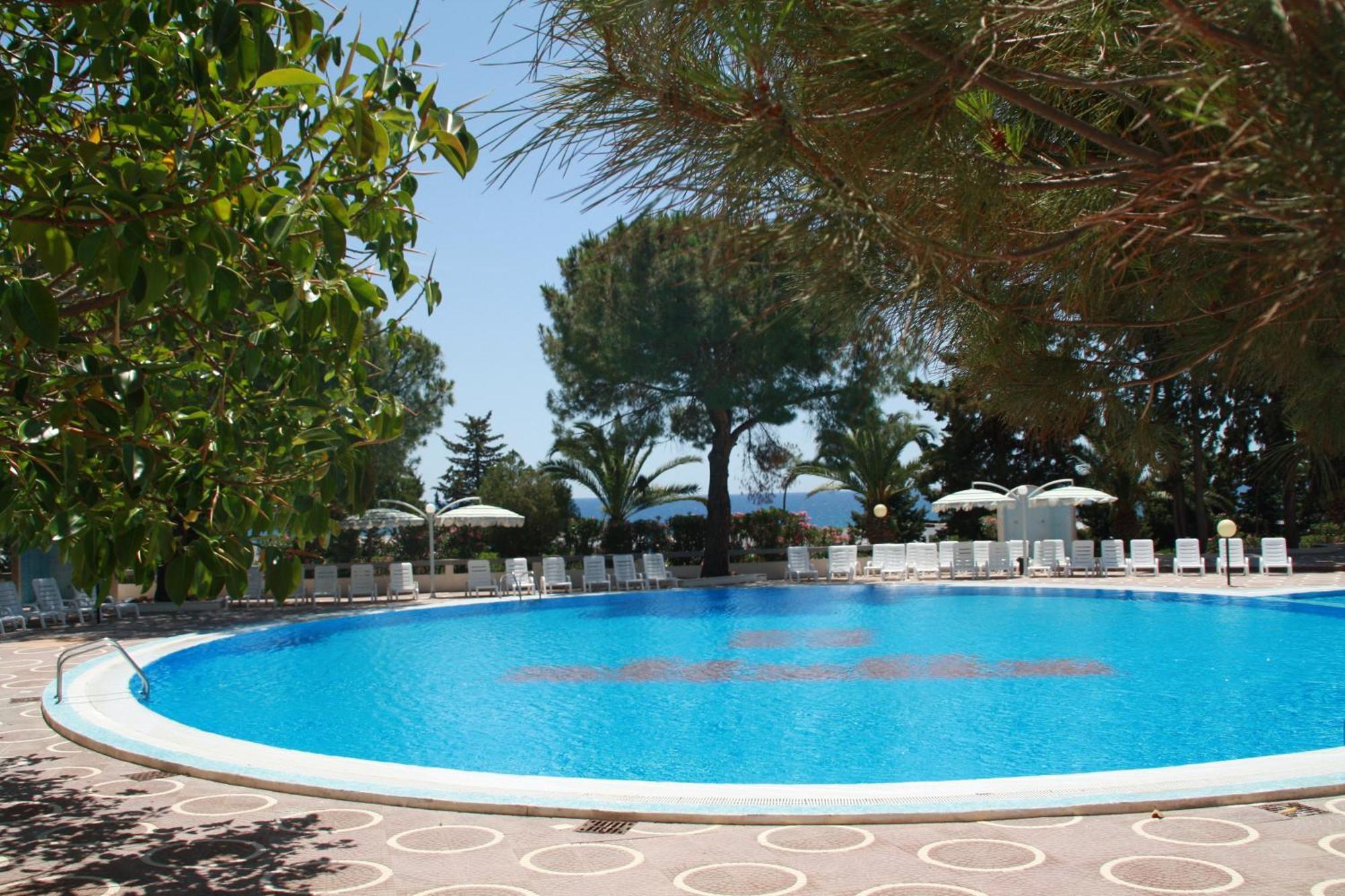 Hotel Villaggio Club Altalia Brancaleone Exteriör bild