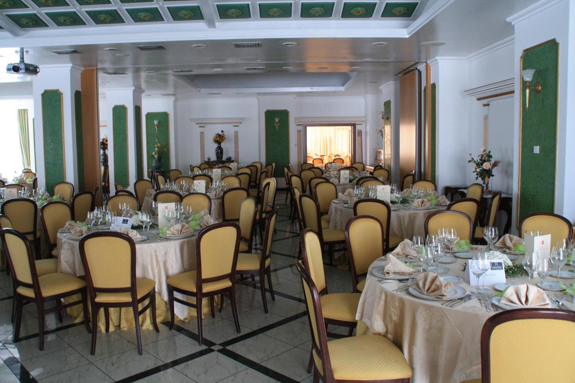 Hotel Villaggio Club Altalia Brancaleone Exteriör bild