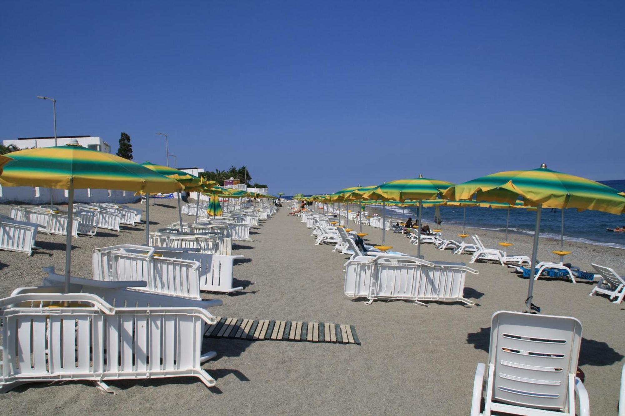 Hotel Villaggio Club Altalia Brancaleone Exteriör bild