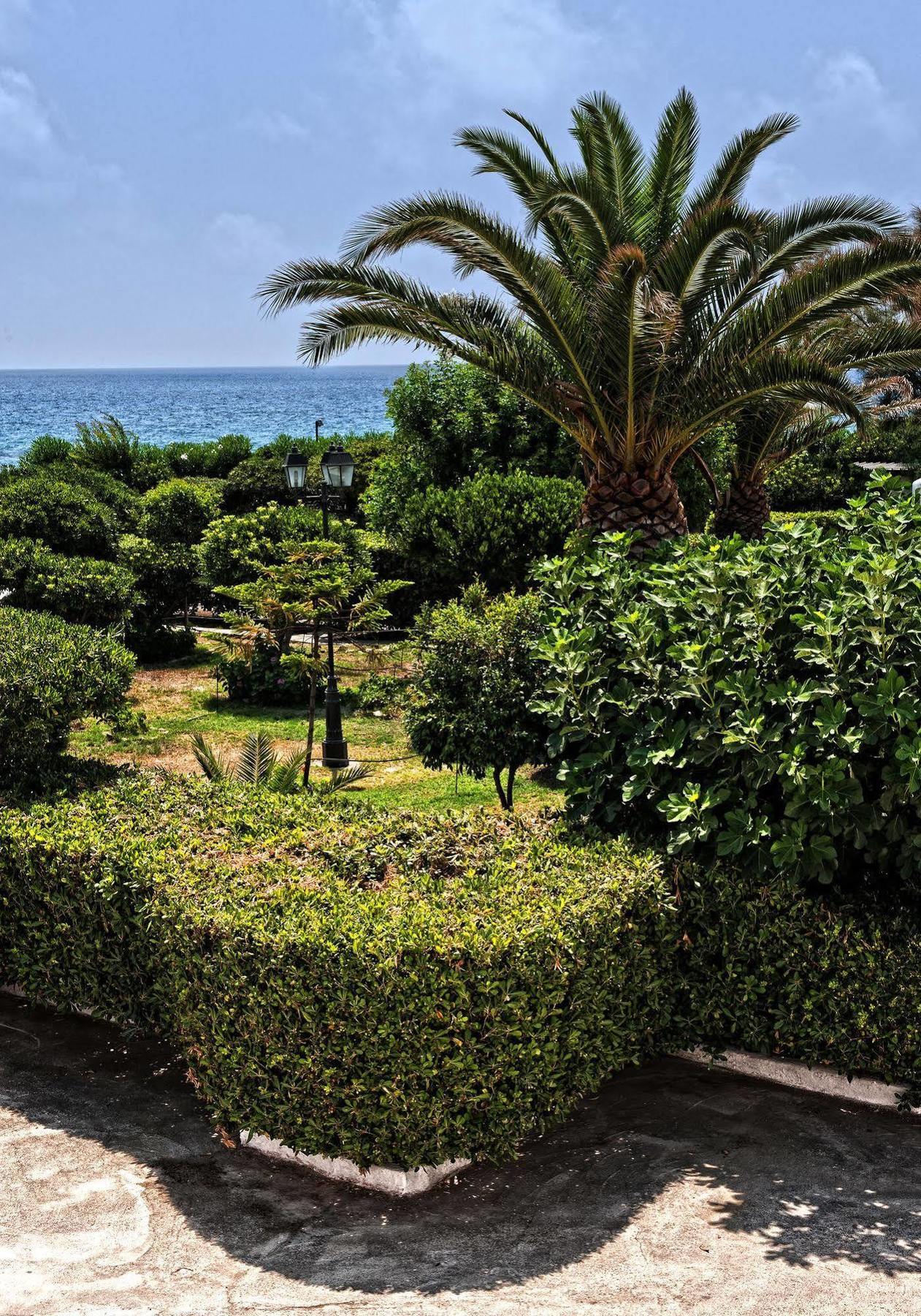 Hotel Villaggio Club Altalia Brancaleone Exteriör bild