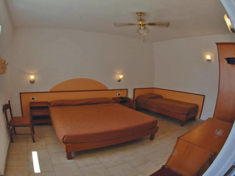 Hotel Villaggio Club Altalia Brancaleone Exteriör bild