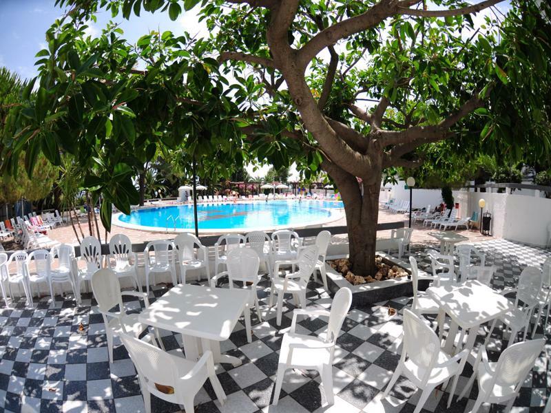 Hotel Villaggio Club Altalia Brancaleone Exteriör bild